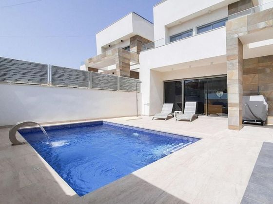 Foto 1 de Venta de chalet en San Miguel de Salinas de 4 habitaciones con terraza y piscina