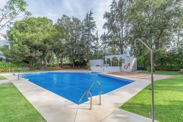 Foto 2 de Casa en venda a calle Bélgica de 4 habitacions amb terrassa i piscina