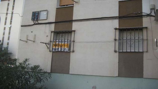 Foto 1 de Venta de piso en calle Ebro de 3 habitaciones con terraza y balcón