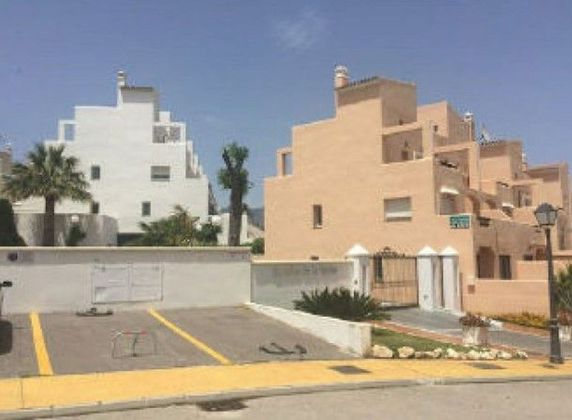 Foto 2 de Piso en venta en urbanización Estrella Bahia de 2 habitaciones con piscina y garaje