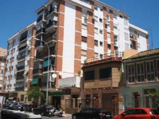 Foto 1 de Venta de piso en calle Suárez de 2 habitaciones con garaje y balcón