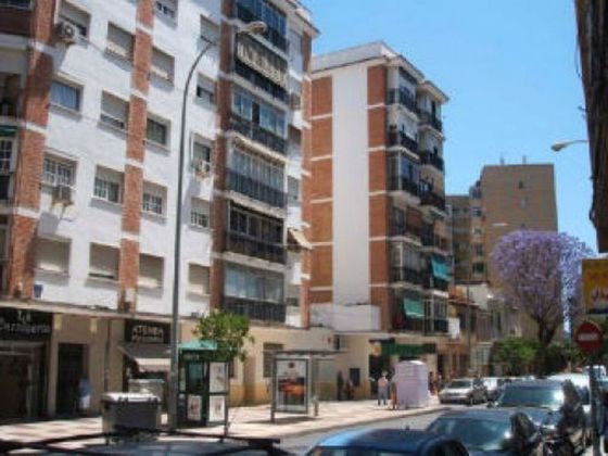 Foto 2 de Venta de piso en calle Suárez de 2 habitaciones con garaje y balcón