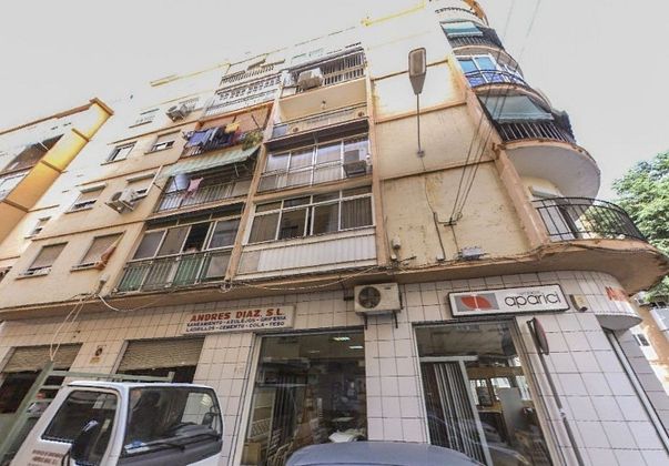 Foto 1 de Venta de piso en calle Suárez de 3 habitaciones con balcón y ascensor