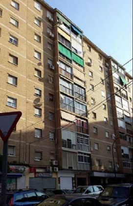 Foto 1 de Venta de piso en La Luz - El Torcal de 3 habitaciones con balcón