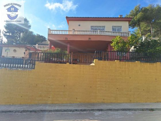 Foto 2 de Xalet en venda a plaza Andròmeda de 4 habitacions amb terrassa i garatge