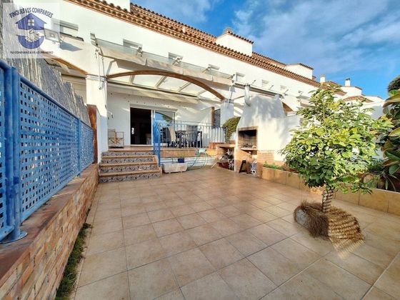Foto 2 de Casa en venta en avenida Pompeu Fabra de 3 habitaciones con terraza y piscina