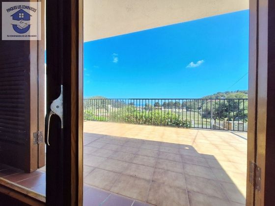 Foto 1 de Xalet en venda a Costa Cunit - Els Jardins - Els  Rosers de 5 habitacions amb terrassa i piscina
