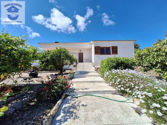 Foto 2 de Xalet en venda a Costa Cunit - Els Jardins - Els  Rosers de 5 habitacions amb terrassa i piscina