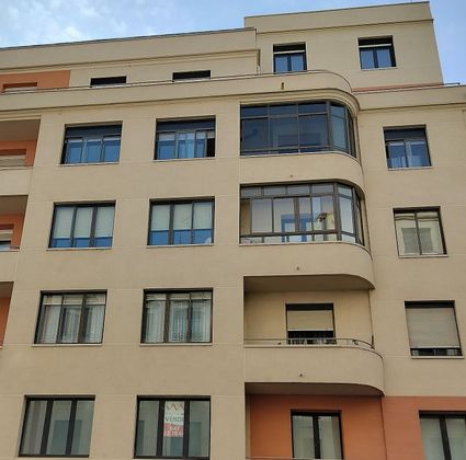 Foto 2 de Pis en venda a calle Miranda de 3 habitacions amb garatge i balcó
