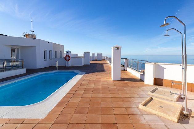 Foto 1 de Pis en venda a La Herradura de 3 habitacions amb terrassa i piscina