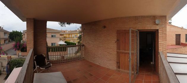 Foto 2 de Venta de chalet en El Perelló - Les Palmeres - Mareny de Barraquetes de 5 habitaciones con terraza y piscina