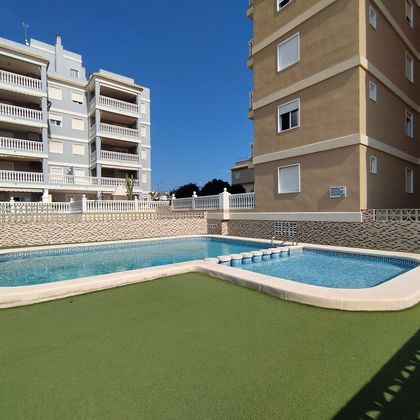 Foto 2 de Pis en venda a El Perelló - Les Palmeres - Mareny de Barraquetes de 3 habitacions amb piscina i garatge