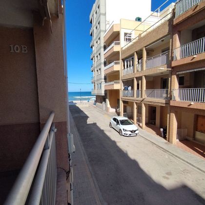 Foto 1 de Venta de piso en El Perelló - Les Palmeres - Mareny de Barraquetes de 2 habitaciones con terraza