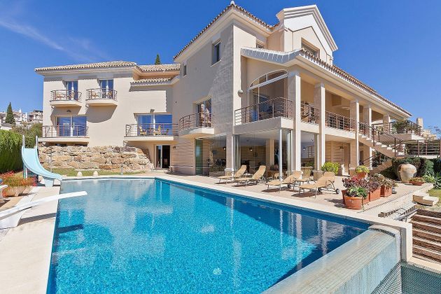 Foto 1 de Chalet en venta en Mijas Golf de 8 habitaciones con terraza y piscina