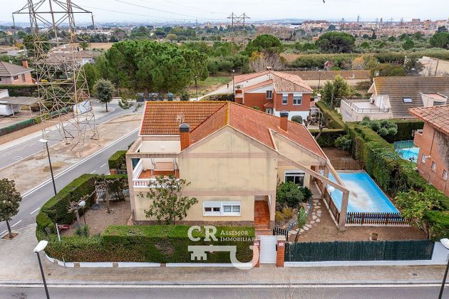 Foto 2 de Xalet en venda a calle Conflent de 5 habitacions amb terrassa i piscina