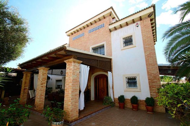 Foto 2 de Casa en venda a Nueva Torrevieja - Aguas Nuevas de 6 habitacions amb terrassa i piscina