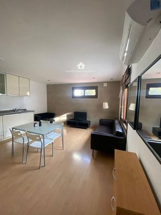 Foto 2 de Àtic en lloguer a Centro - Alicante de 2 habitacions amb terrassa i balcó