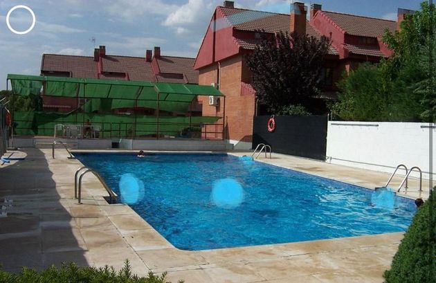 Foto 2 de Casa en venda a Velilla de San Antonio de 8 habitacions amb piscina i garatge