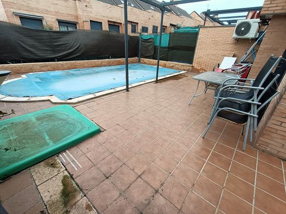 Foto 1 de Casa en venda a Mejorada del Campo de 3 habitacions amb terrassa i piscina