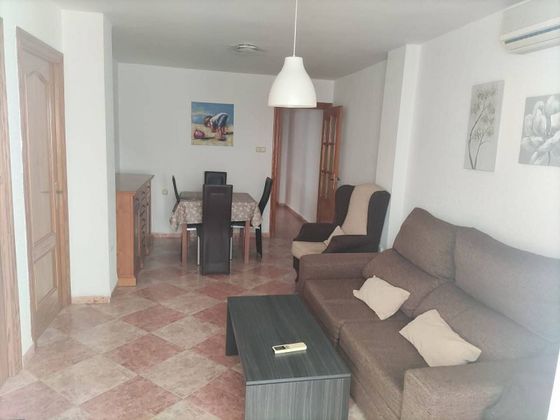 Foto 1 de Pis en lloguer a Nueva Andalucía de 3 habitacions amb terrassa i mobles