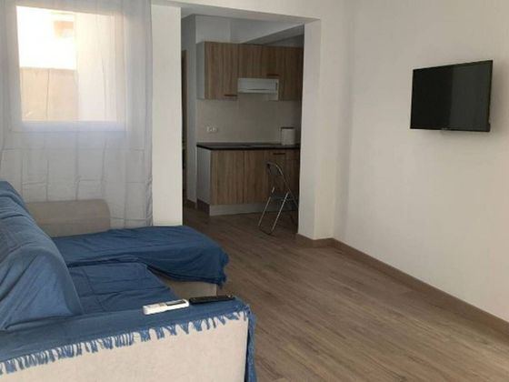 Foto 1 de Pis en venda a Centro - Almería de 2 habitacions amb aire acondicionat
