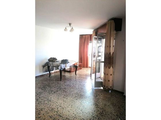 Foto 2 de Alquiler de piso en Centro - Almería de 4 habitaciones con muebles y balcón