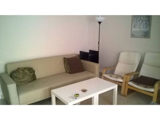 Foto 2 de Pis en lloguer a Ciudad Jardín - Tagarete - El Zapillo de 3 habitacions amb terrassa i mobles