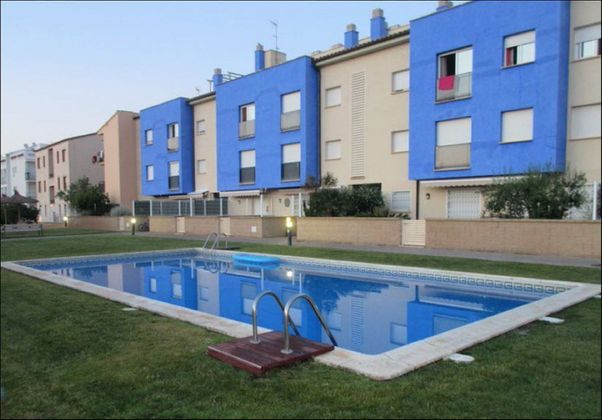 Foto 1 de Venta de piso en calle Cl Dalia de 2 habitaciones con terraza y piscina