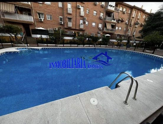 Foto 1 de Venta de piso en Poniente-Norte - Miralbaida - Parque Azahara de 3 habitaciones con terraza y piscina
