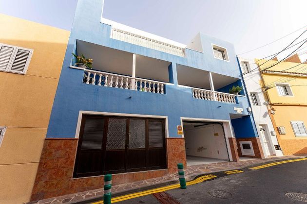 Foto 1 de Local en venta en calle Flor de Pascua con terraza y garaje