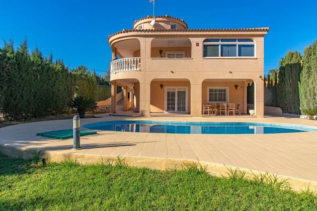 Foto 1 de Chalet en venta en Los Balcones - Los Altos del Edén de 4 habitaciones con terraza y piscina