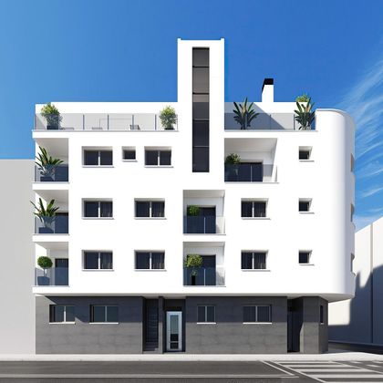 Foto 2 de Pis en venda a Centro - Torrevieja de 2 habitacions amb terrassa i aire acondicionat