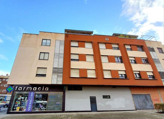 Foto 2 de Piso en venta en calle Juan Padilla de 3 habitaciones con terraza y garaje