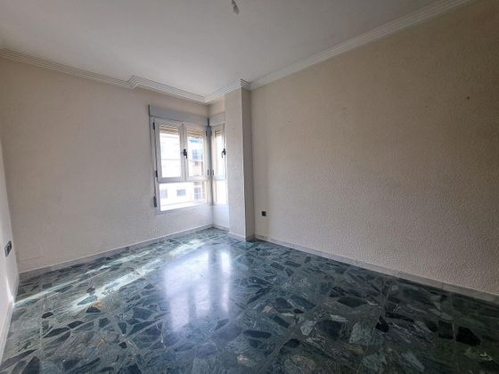 Foto 1 de Piso en venta en Guadix de 4 habitaciones con terraza y calefacción