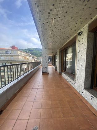 Foto 1 de Venta de piso en Gros de 3 habitaciones con terraza y calefacción