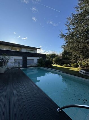 Foto 1 de Casa en alquiler en Ibaeta de 4 habitaciones con terraza y piscina