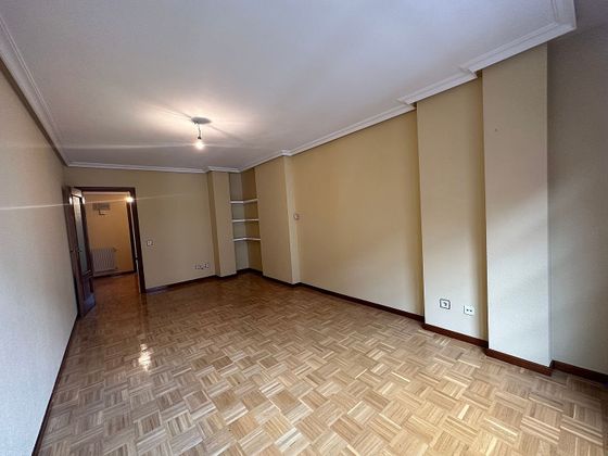 Foto 1 de Venta de piso en calle San Melchor García Sampedro de 4 habitaciones con garaje y calefacción