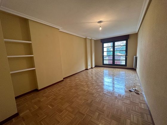 Foto 2 de Venta de piso en calle San Melchor García Sampedro de 4 habitaciones con garaje y calefacción