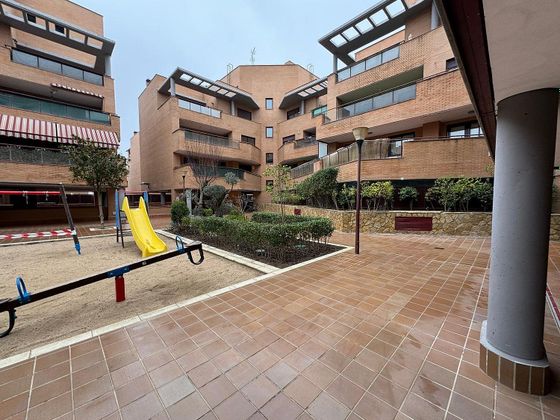 Foto 2 de Pis en venda a Yebes - Valdeluz de 4 habitacions amb terrassa i piscina