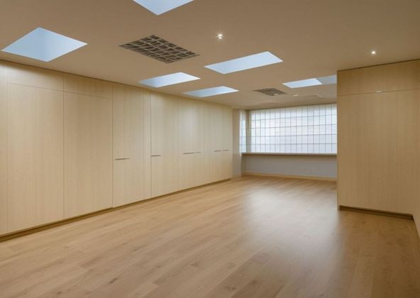 Foto 2 de Oficina en venda a Centro - Vitoria-Gasteiz amb calefacció i ascensor