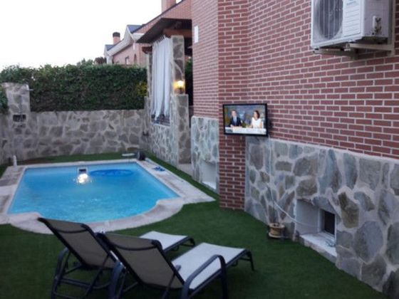 Foto 1 de Casa en lloguer a Griñón de 1 habitació amb terrassa i piscina