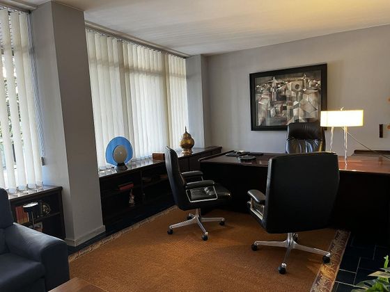Foto 2 de Oficina en alquiler en Eixample Nord – La Devesa de 136 m²