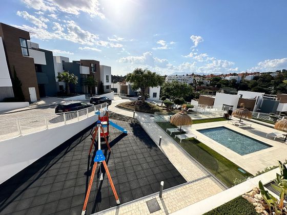 Foto 2 de Àtic en lloguer a Cabo Pino - Reserva de Marbella de 3 habitacions amb terrassa i piscina