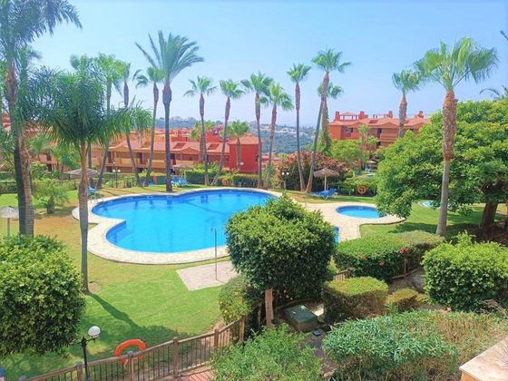 Foto 2 de Ático en venta en avenida La Reserva de Marbella de 2 habitaciones con terraza y piscina