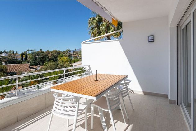Foto 1 de Venta de ático en Guadalmina de 4 habitaciones con terraza y piscina