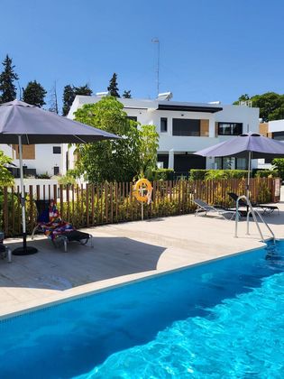 Foto 1 de Casa en lloguer a Los Naranjos - Las Brisas de 3 habitacions amb terrassa i jardí