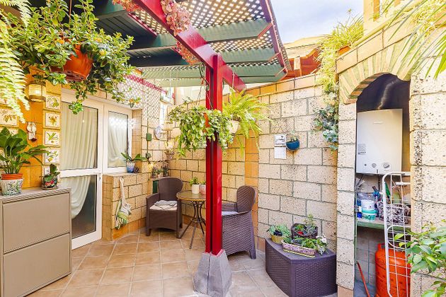 Foto 2 de Casa adossada en venda a calle El Campo de 5 habitacions amb terrassa i garatge