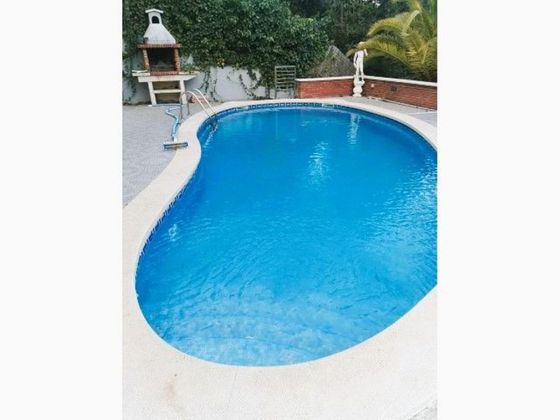 Foto 2 de Chalet en venta en Santa Susanna de 3 habitaciones con terraza y piscina