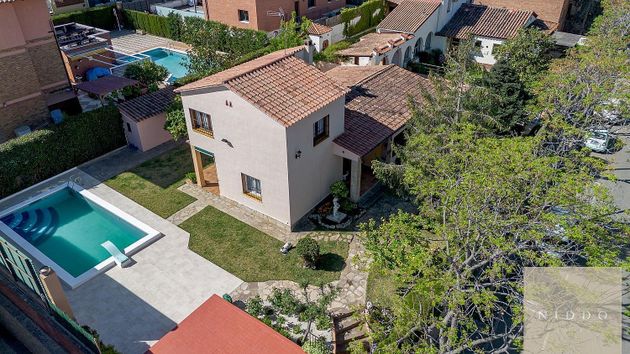 Foto 1 de Chalet en venta en Mira-sol de 4 habitaciones con terraza y piscina