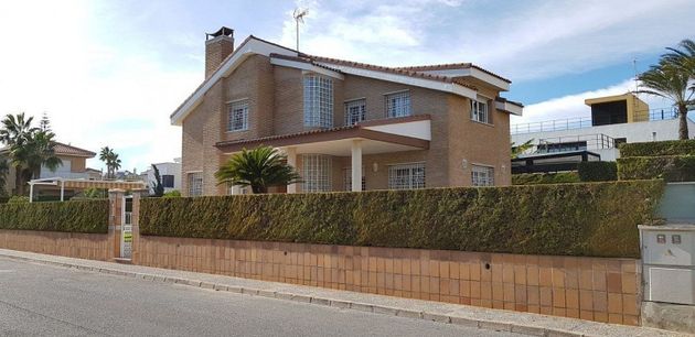 Foto 2 de Chalet en venta en  El Acequión - Los Naúfragos de 5 habitaciones con terraza y piscina